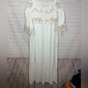 Beauty‎ CARRIAGE COURT white EMBROIDERED LACE crochet GRANNY GOWN NIGHTGOWN Sz M
